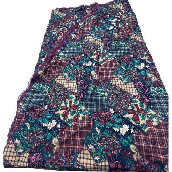 Christmas table cloth dinning decor red green lace border bows ivy 58x78" READ - Picture 1 of 7